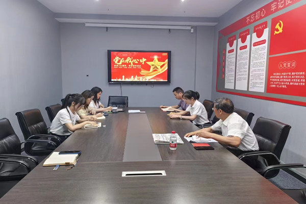 非公党建指导员为企业党组织上党课_副本.jpg