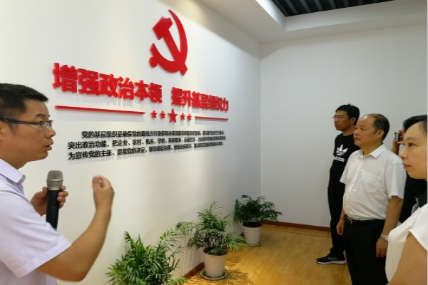 1区委常委、组织部长、统战部长王旭东一行赴包河区方兴社区调研_meitu_1.jpg