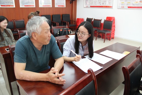 家家景园社区开展党员见面访谈2.JPG