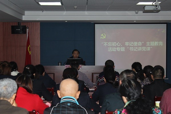 讲党课.JPG