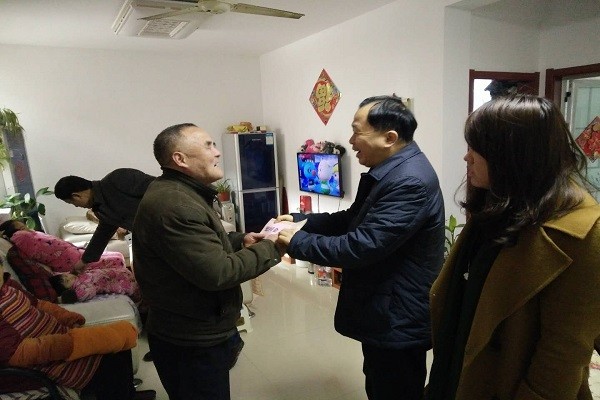 春节慰问1.JPG