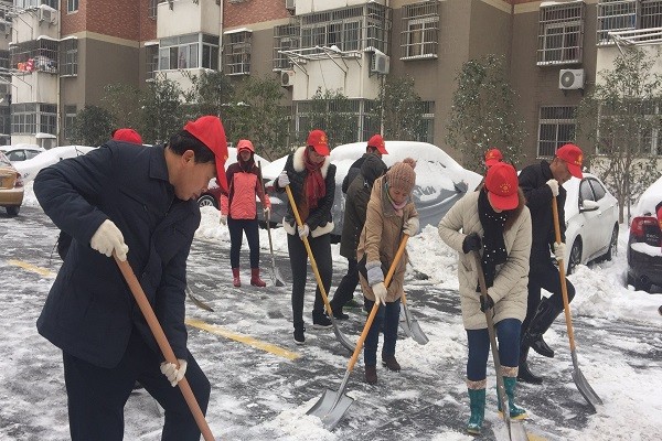 铲雪除冰党员先锋队.JPG