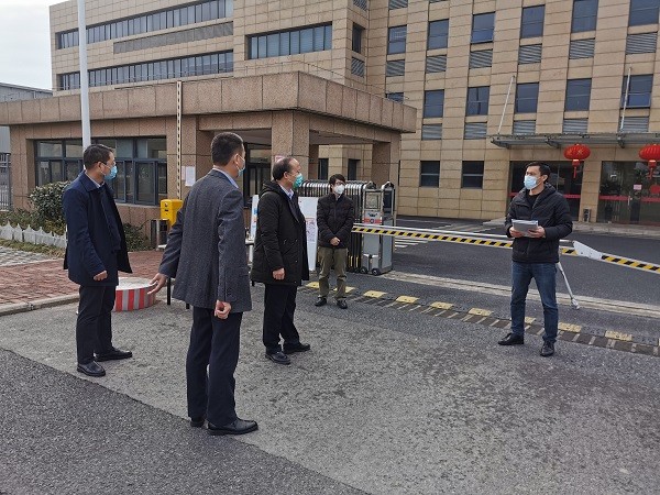 南岗科技园党工委第一书记马建华到企业核查企业复工复业情况.jpg