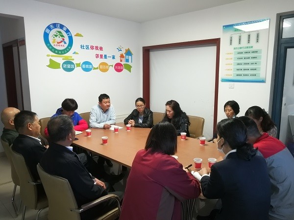 稻香村街道合作化南路社区安高城市天地小区党支部的党员们积极参加小区更换门禁反馈会，通过党建引领，充.jpg