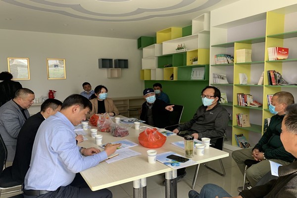 5.8航鑫家苑业主委员会与物业开展会议，就物业服务合同续签相关事宜进行协商_副本.jpg