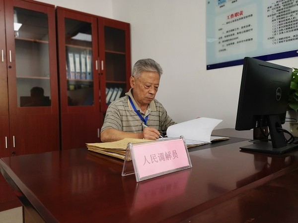 fa1111调解完案件后，陶文驹及时整理卷宗.jpg