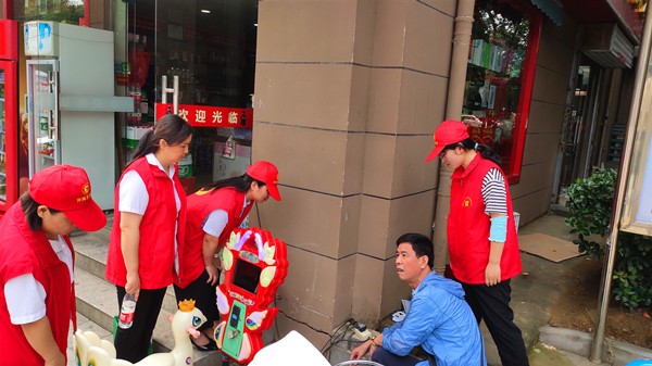 图4：在小区开展安全检查.jpg
