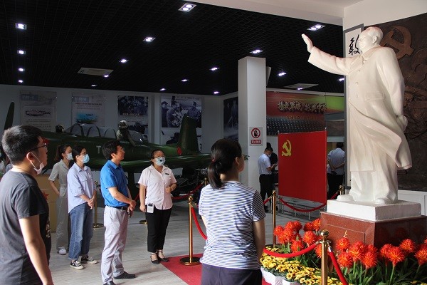 参观红色文化博物馆.JPG