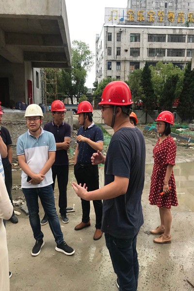 图1：党委班子成员实地考察考场周边施工单位_副本.jpg
