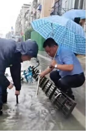 图片四：排涝现场.jpg