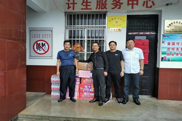 睿明党支部慰问1_副本.jpg