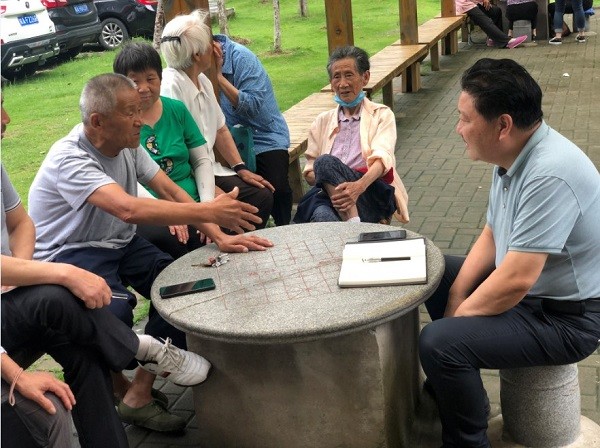干部下沉倾听民声.jpg