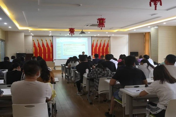对非公企业发展对象和入党积极分子进行培训_副本.jpg