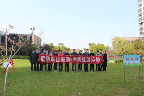 图4：“众筹植树，全民认养”建成抗疫林_副本.jpg