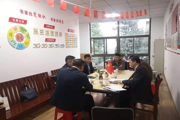 图4：每月召开家园议事厅会议协商解决小区事_副本.jpg