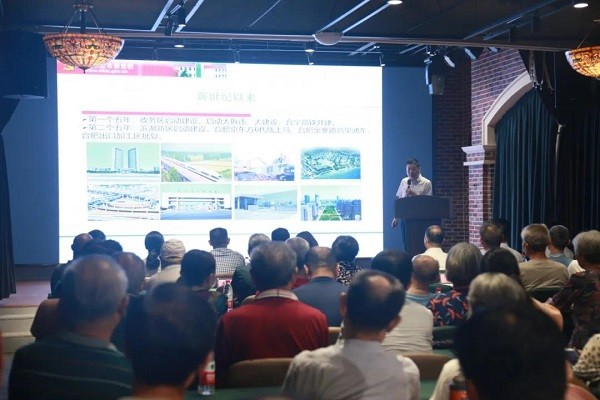 基地启动了“四史”教育宣讲月活动，合肥市委讲师团理论宣讲专家李敏琪教授，为在场的百余名党员讲述《70年合肥之嬗变》，受到在场党员群众的一致好评。.jpg