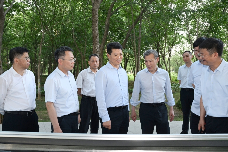 南艳湖1.jpg