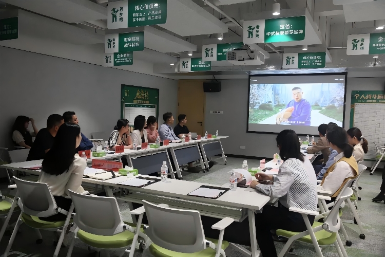 企业家微沙龙走进老乡鸡_副本.jpg