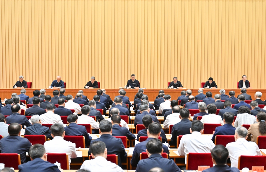 习近平出席全国卫生与健康大会并发表重要讲话