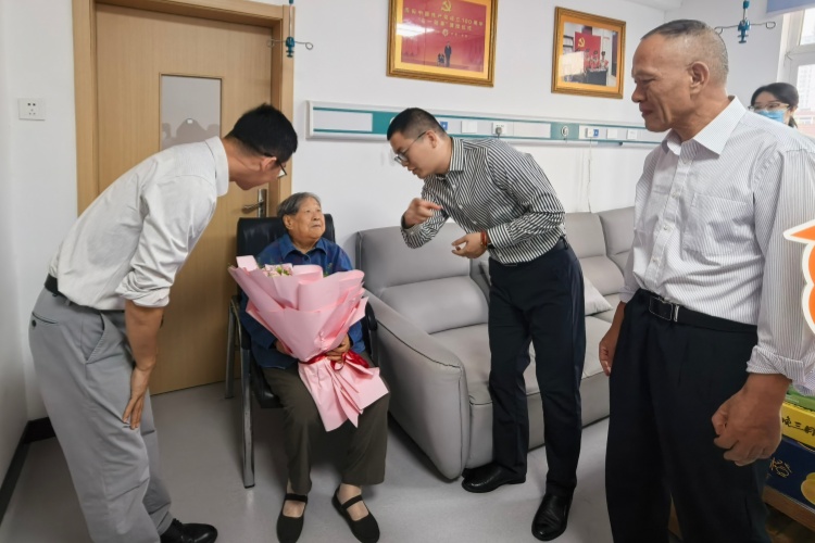 西园街道开展“金秋重阳传温情 敬老爱老暖夕阳”主题活动